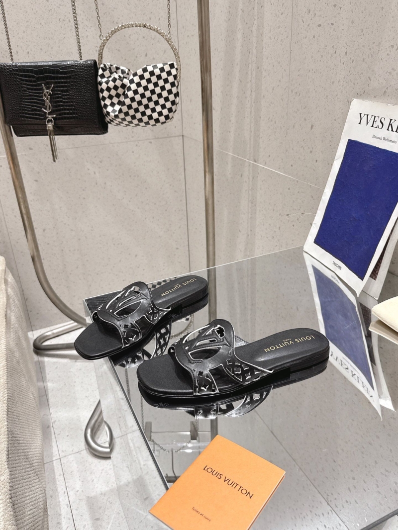 l0vis Vvtt0n slippers